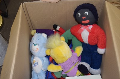 Lot 828 - Box of various assorted soft toys