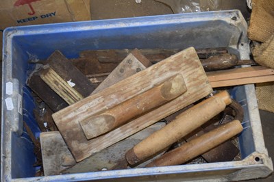 Lot 802 - Box of assorted hand tools, garden shears etc