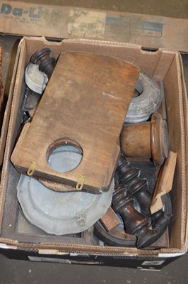 Lot 805 - Box of assorted wooden workshop contents