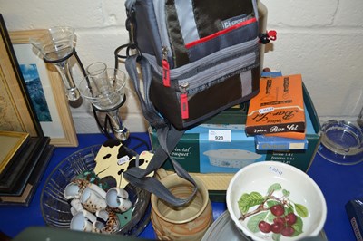 Lot 923 - Mixed Lot: Various household sundries, shell...