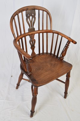 Lot 322 - 19th century yew wood, ash and elm Windsor...