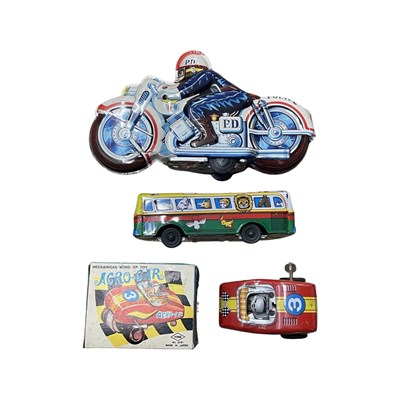 Lot 185 - A collection of Japanese tin plate toys, to...