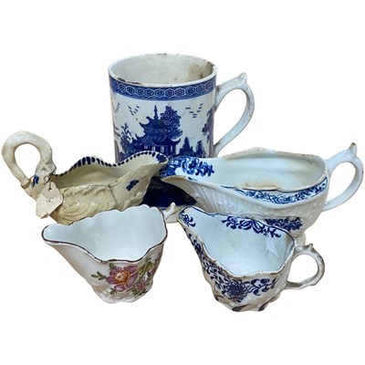 Lot 429 - Lowestoft porcelain tankard with blue printed...