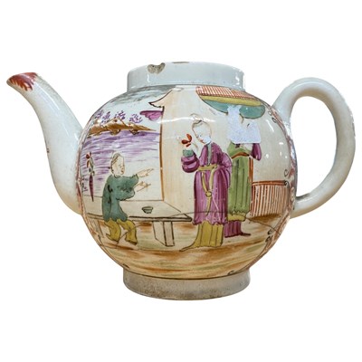 Lot 434 - Lowestoft teapot decorated in Mandarin style...