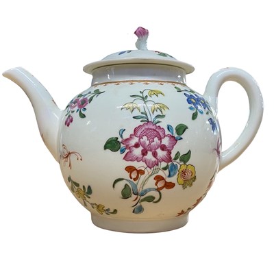 Lot 477 - 18th Century Worcester porcelain teapot...