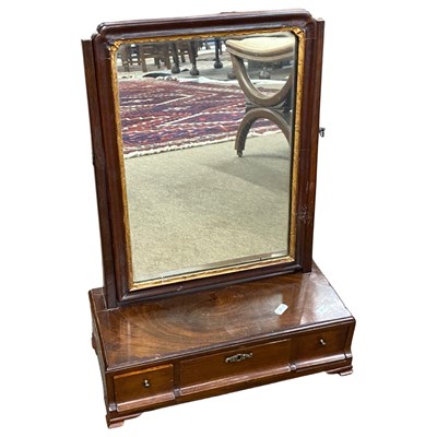 Lot 562 - A small Georgian mahogany dressing table...