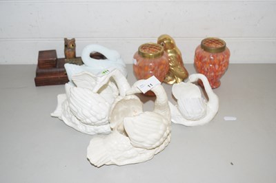 Lot 11 - Mixed Lot: Porcelain model swans, small milk...