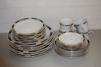 Lot 15 - Quantity of Crown Ming table wares