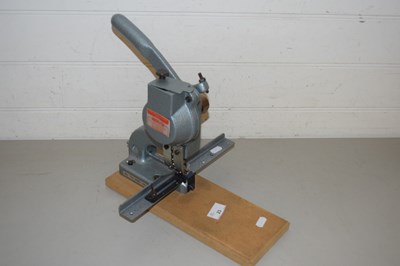 Lot 23 - Eyelet punching machine