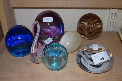 Lot 49 - Mixed Lot:  Various assorted paperweights,...