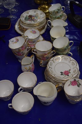 Lot 124 - Mixed Lot: Various floral decorated tea wares