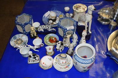 Lot 135 - Mixed Lot: Various assorted ceramics to...