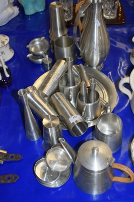 Lot 137 - Collection of Senalngor pewter wares to...