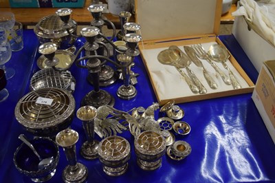 Lot 179 - Mixed Lot: Various silver plated wares to...