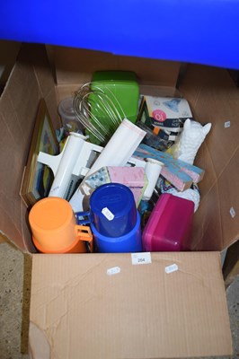 Lot 204 - Box of various modern kitchen and home wares