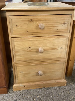 Lot 318 - Modern pine three drawer chest