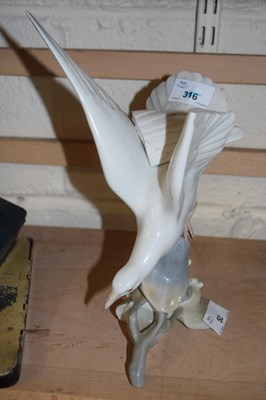 Lot 52 - Lladro model of a dove (a/f)