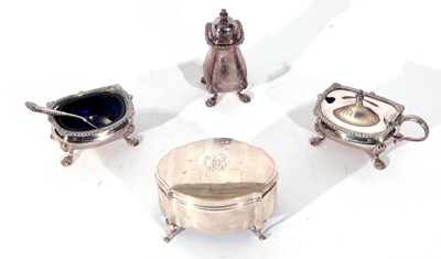 Lot 13 - George V silver ring box of shaped oval form,...