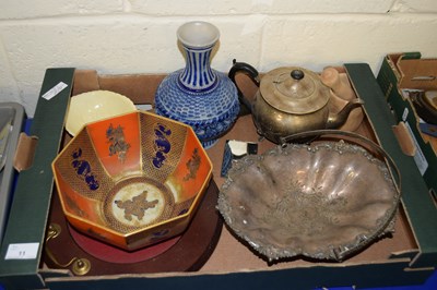 Lot 11 - BOX OF MIXED ITEMS TO INCLUDE A MASONS GILT...