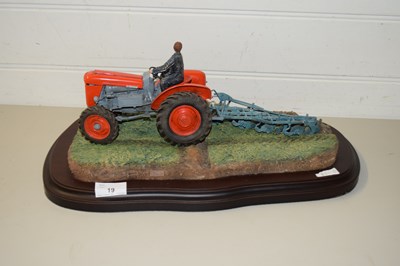 Lot 19 - COUNTRY ARTISTS MODEL OF A VINTAGE TRACTOR...