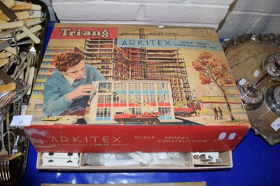 Lot 33 - BOXED TRIANG ARKITEX SCALE MODEL CONSTRUCTION KIT