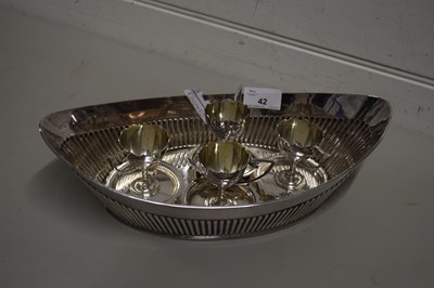 Lot 42 - SILVER PLATED BOWL OF OVAL FORM TOGETHER WITH...