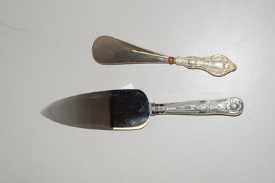 Lot 91 - SILVER HANDLED CAKE SLICE PLUS A FURTHER SHOE...