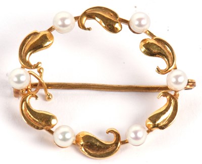 Lot 82 - A 14ct cultured pearl wreath brooch, the round...