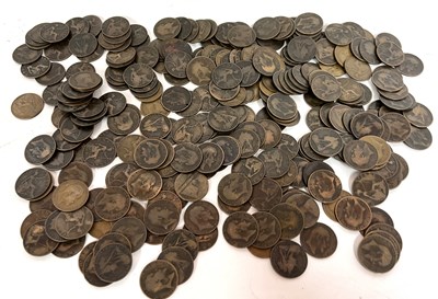 Lot 75 - Approx 280 Victorian / Edward Vll pennies (qty)