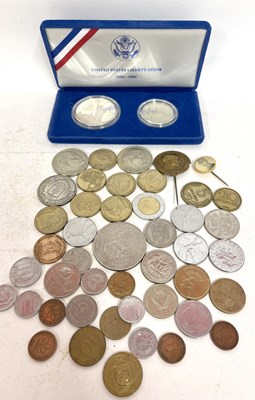 Lot 71 - Mixed lot of foreign coinage to include USA...