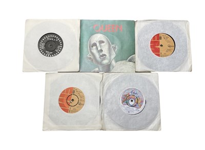 Lot 192 - A collection of Queen 7" vinyl singles, to...