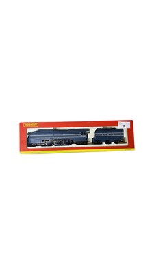 Lot 9 - A boxed limited edition Hornby 00 gauge R2285...