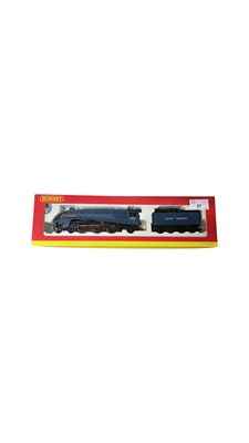 Lot 37 - A boxed Hornby 00 gauge R2149 BR 4-6-2 Class...