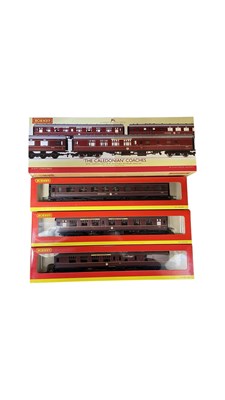 Lot 98 - A boxed Hornby 00 gauge carriage pack, The...