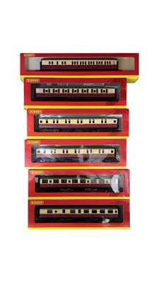 Lot 68 - A collection of boxed Hornby 00 gauge...