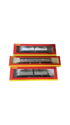 Lot 93 - A collection of boxed Hornby 00 gauge tankers,...