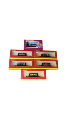 Lot 78 - A collection of boxed Hornby 00 gauge 6-plank...