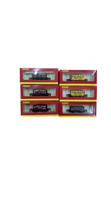 Lot 87 - A collection of various boxed Hornby 00 gauge...