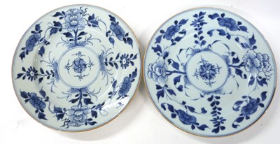 Lot 288 - A pair of Chinese porcelain blue and white...