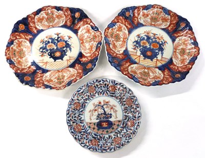 Lot 289 - A pair of Japanese Imari dishes of fluted form...