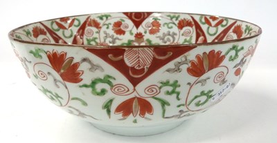 Lot 290 - Japanese porcelain punch bowl decoration in...