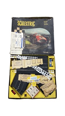 Lot 407 - A boxed Triang Scalextric set, Grand Prix Series