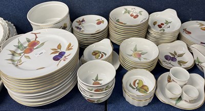 Lot 349 - An extensive quantity of Royal Worcester...