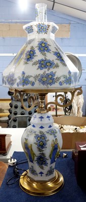 Lot 373 - A large table lamp and shade in frosted glass...