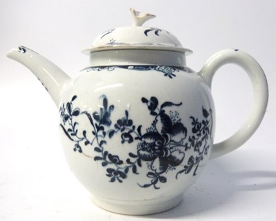 Lot 391 - An early Lowestoft porcelain teapot with a...