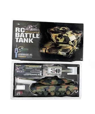 Lot 399 - A boxed radio-controlled Leopard II A5 Battle...