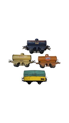 Lot 161 - A group of Hornby 0 gauge tankers/wagons, to...