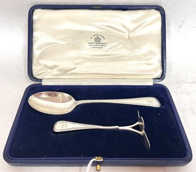 Lot 229 - Cased Victorian spoon and pusher, London 1862,...