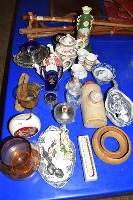 Lot 125 - MIXED LOT TO INCLUDE SMALL POOLE PLANTER,...