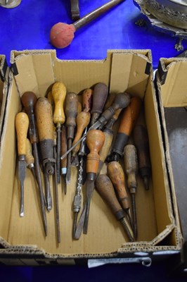 Lot 164 - BOX OF VINTAGE SCREWDRIVERS